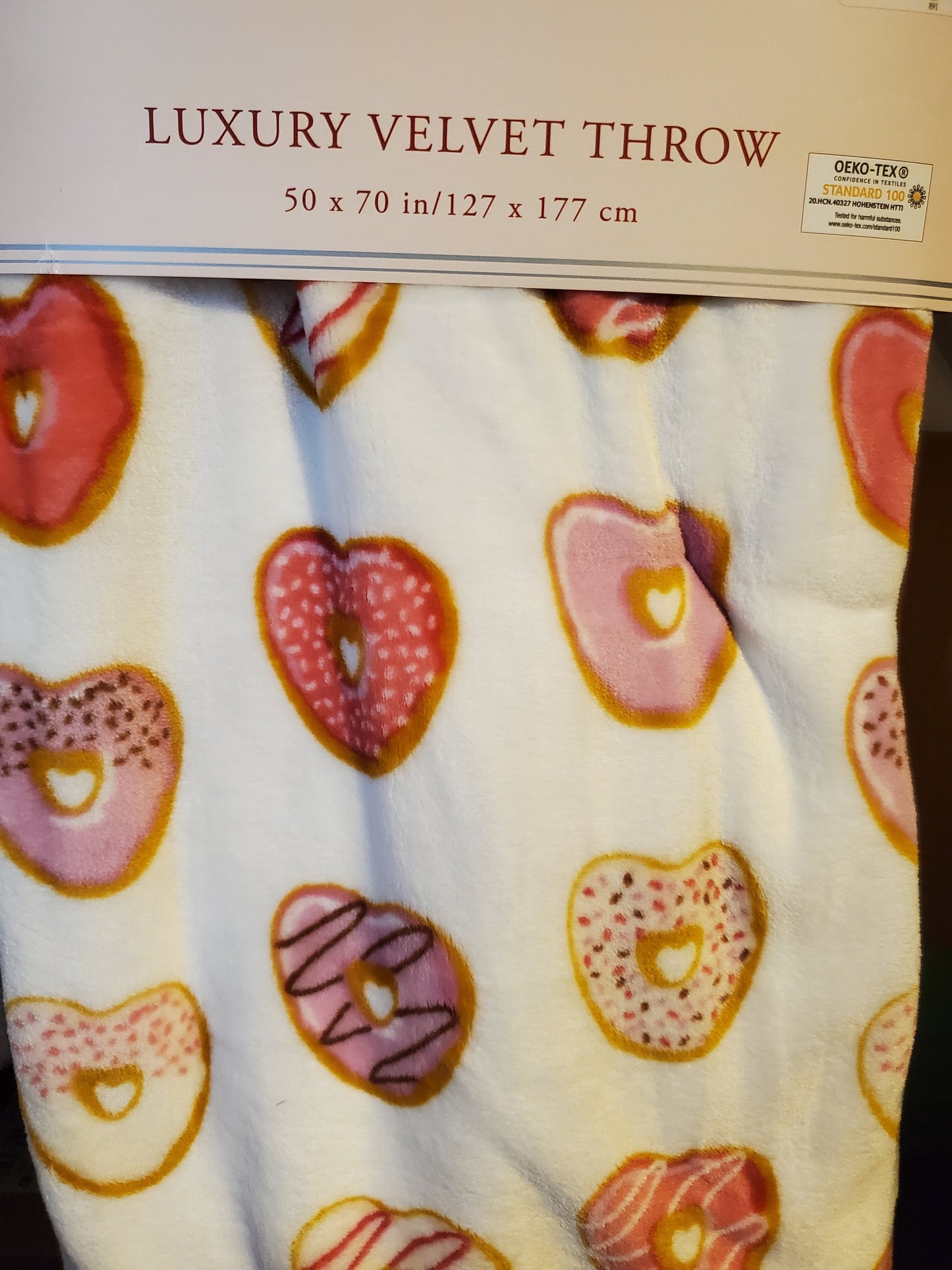 Luxury Velvet Donuts 50 x 70